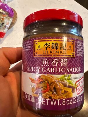 Buffalo Wild Wings Spicy Garlic Buffalo Sauce, 12 fl. oz., Made with Cayenne Pepper, Garlic and Tamarind, Perfect Dipping Sauce, Chicken Marinade, Wing Seasoning or Burger Topping