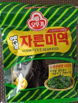 Wakame Cut Dried Seaweed 2.5 Ounce By Shirakiku